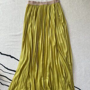 Maxi Pleated Skirt in Green, Elastic Waist-Size (XS-S)